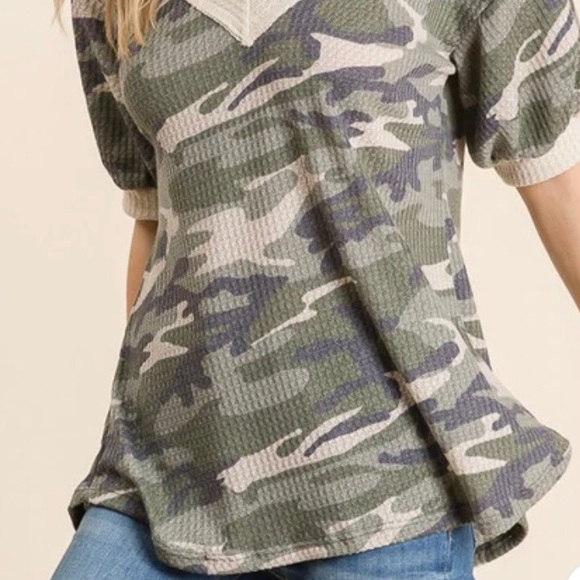 “So much cuter in person” taupe & green camo open V-neck - Picture 2 of 4